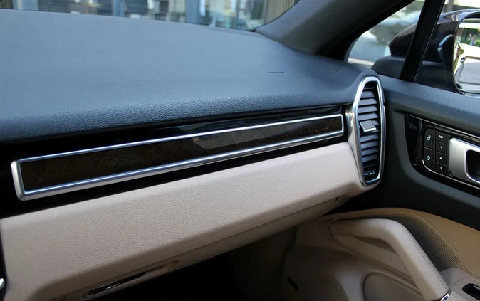 Porsche Cayenne cena 389900 przebieg: 35300, rok produkcji 2021 z Kartuzy małe 667